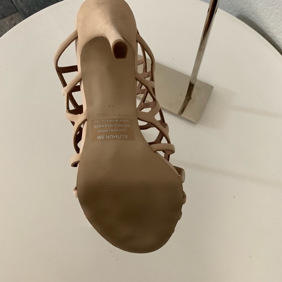 HOST🎉 Steve Madden cream gladiator sandals size 9 - Picture 2 of 2